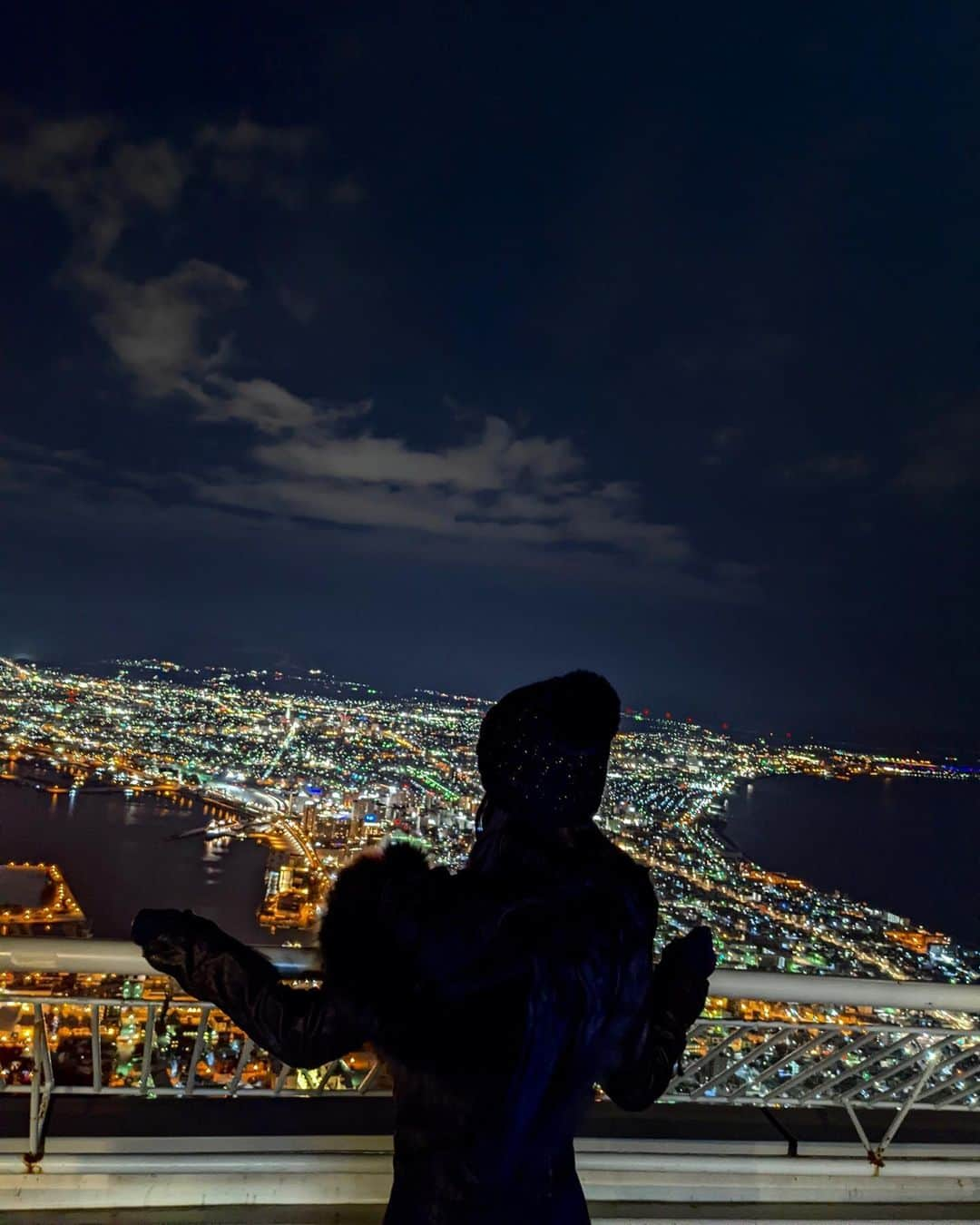 美咲あいりさんのインスタグラム写真 - (美咲あいりInstagram)「✨✨ ⁡ 久しぶりに函館山の夜景🌃見たけどやっぱり綺麗✨ ⁡ #函館山 #函館山夜景 #夜景  #nightview #hakodate #hokaido  #函館展望台 #展望台 #函館 #北海道」2月17日 19時34分 - misakiairi