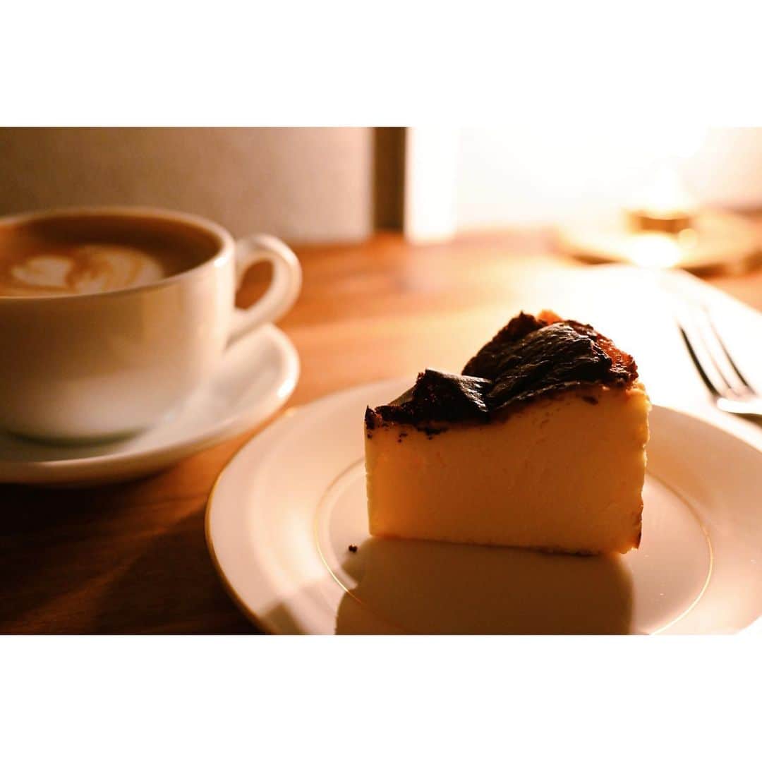 田中萌さんのインスタグラム写真 - (田中萌Instagram)「* バタバタしていて更新していなかった  先月行ったカフェ☕️ 地下で最初は暗くて怖かったけど テーブルの明かりが素敵でした(3枚目)  #cafe#カフェ#チーズケーキ大好き#いつかの休日」2月17日 19時42分 - moetanaka_ex