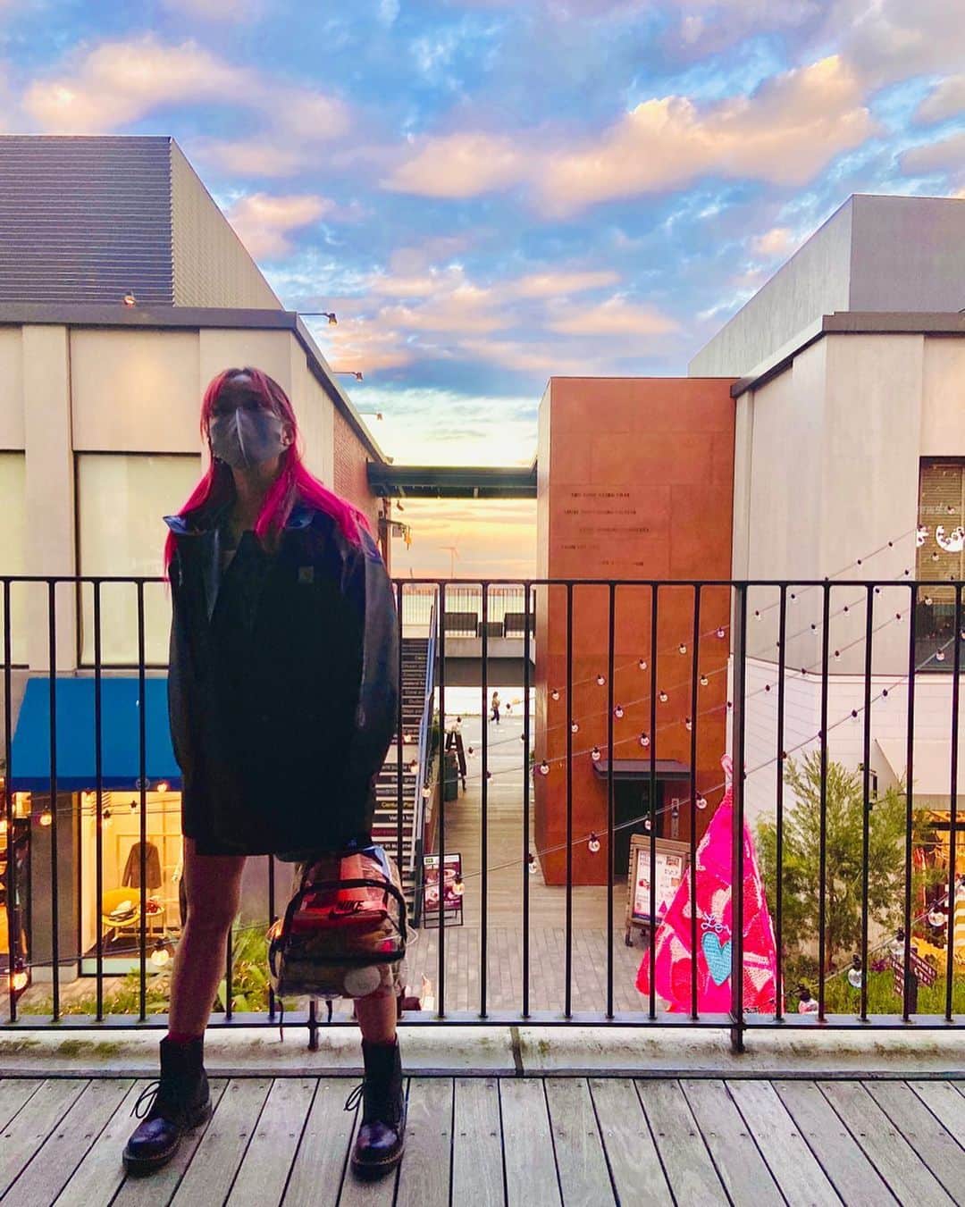 彩南(Ayana)のインスタグラム：「シンネンアケタ☀️❤️ . (え、もう2月ですけど？w) . 相変わらず更新オソ。笑 . また世間はナンダカンダ 大変なくうき。 . ナンダカンダって曲あったよね。 . 空はカワラズ、キレイナノ🌤 . . 突然だけど . みんなのリフレッシュ方法教エテ🤤 . #beatbox #humanbeatbox #beatboxer  #music #sk8fashion #dancer #workout  #sexy #beatpia #fitnessgirl #skateboard #sk8 #fitness #hiphop #sk8girl #femalebeatbox #streetfashion  #femalebeatboxer #コーデ#グラビア#ビートボックス #女性ビートボクサー#ダンサー」