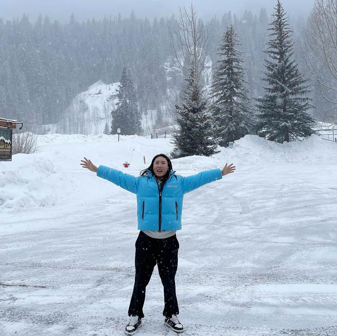 ジェン・サイサイのインスタグラム：「🤍💙」