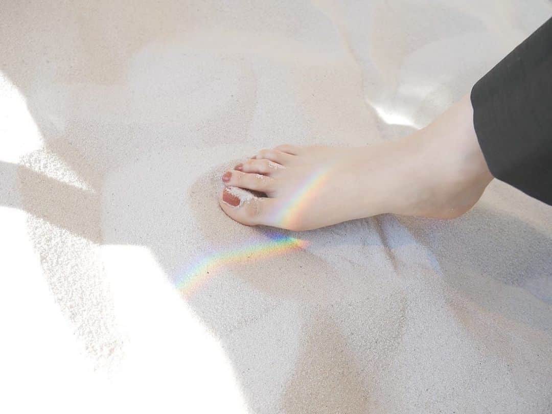 のインスタグラム：「_ 現在発売中の雑誌『GOETHE』では、銀座のサロン「Lily of the valley」を取材💆‍♀️💓 撮影中に現れた虹がキレイで良いことが起きそう🌈」