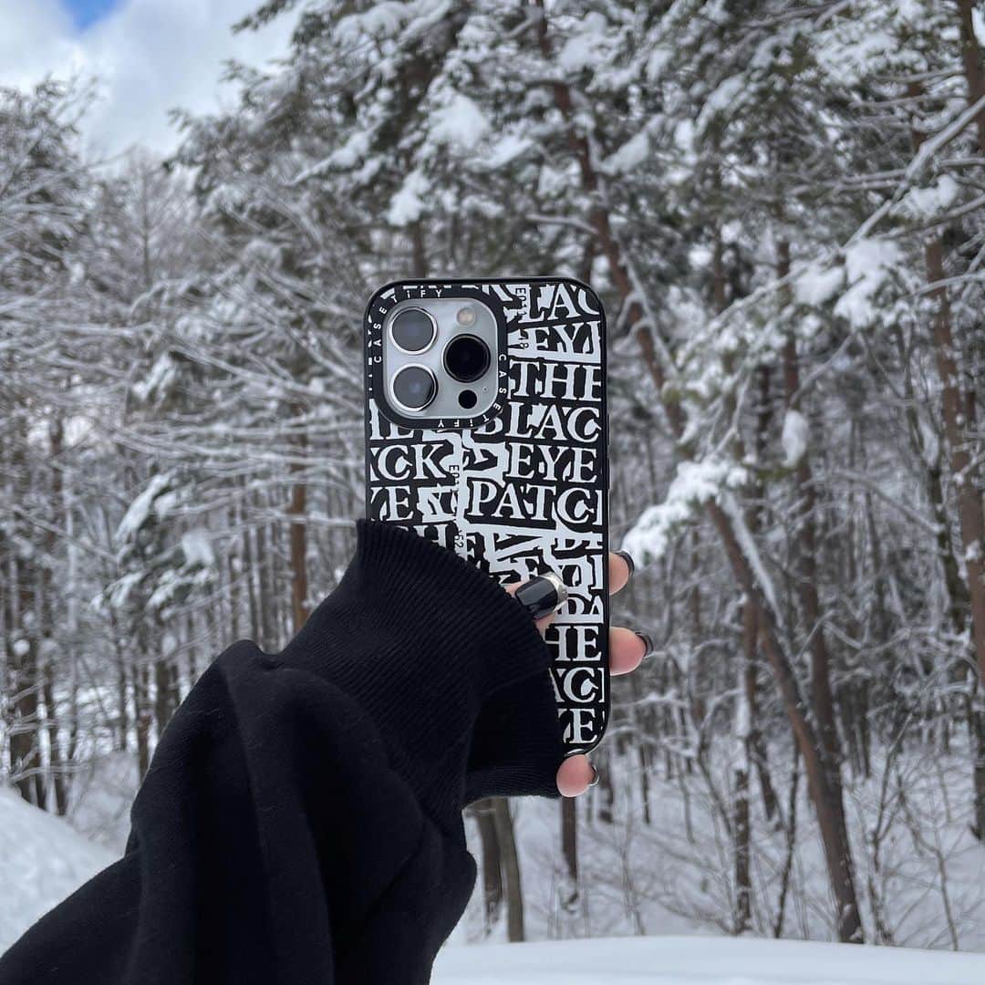河崎みーなのインスタグラム：「@blackeyepatch × @casetify_jp 🖤」