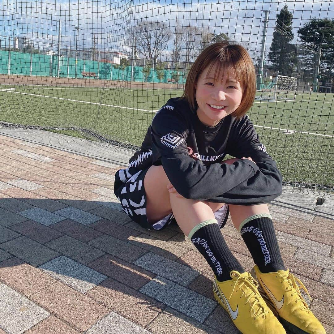 真奈さんのインスタグラム写真 - (真奈Instagram)「今年初蹴り！⚽️  皆さんいつも有り難う ございます☺️ いい汗かいた〜〜 (汗ばかりかいてる人生)  #フットサル　#グラチア #skullkicks」2月17日 16時01分 - manatmnt0116