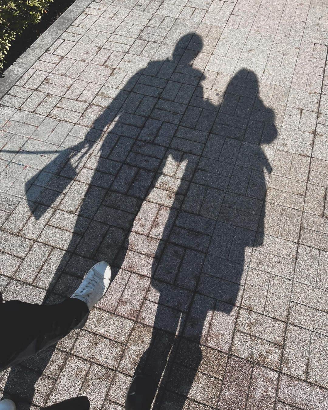 春咲ひなたのインスタグラム：「毎週日曜日は残り少ない2人の時間🕰✨ 別に何も言ってないのに 当たり前にどこ行く？何したい？ って聞いてくれるのコッソリ喜んでるんだよ🙈 . . #おさんぽ#デート#令和ベビー#妊娠後期#妊娠8ヶ月#28w#プレママ#マタニティ#マタニティーライフ#ぷんにー#ぷんにーらいふ」