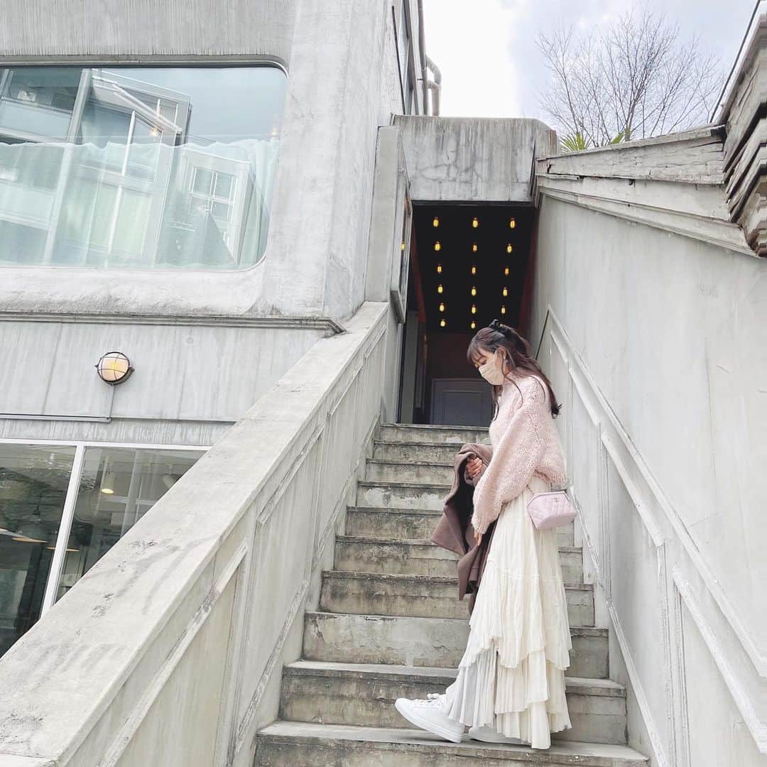 のインスタグラム：「. 私服ちゃん👗 KNIT @celford_official  SKIRT @casa_fline  SHOSE @hermes  BAG @chanelofficial  . #みるきーこーで ♡ #みゆきふく ♡ #どっちにしようかな #hermes #chanel #celford #casafline」