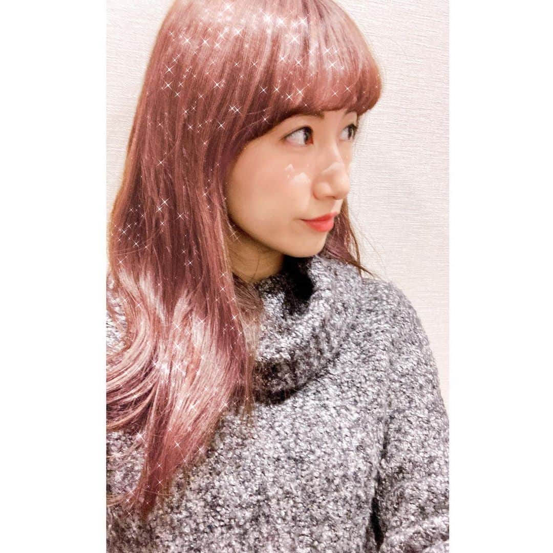 hirokoのインスタグラム：「根元がプリプリプリンだったので、アプリで毛染めしてみました✨と、久しぶりにつけたリップ💄（リップはリアルです💋）  そして、ツアー前に新曲発表ありまーす♪わくわく。大きな節目を迎える季節にぴったりな楽曲になっております。。お楽しみに〜😌♬  #hiroko #バーチャル #カラーリング #してみた #の巻 #。 #この #色 #の #カツラ #を #探しています #👩‍💻 #新曲 #comingsoon #💗」