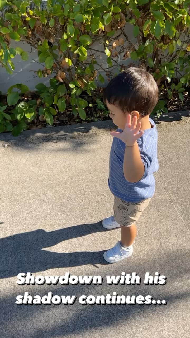 ヴィンセント・ケインのインスタグラム：「Cooper vs his shadow… The confusion is real lol」