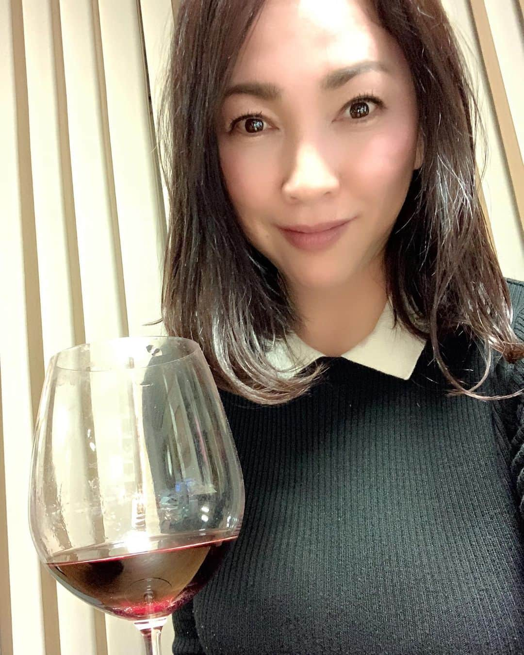 田中悦子さんのインスタグラム写真 - (田中悦子Instagram)「やっぱ禁酒は出来ませんが笑  また明日頑張ろうと思います笑  おやすみなさい😴  とても大きい綺麗な満月🌕でした☺️  #おやすみなさい #🍷 #wine #ワイン #ワイン好き #ワイン好き女子  #ワイン好きな人と繋がりたい  #winelover #アラフィフ女子 #好きなこと」2月17日 21時26分 - etsuko.reborn25