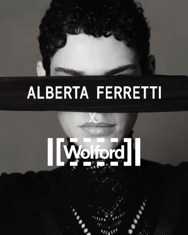 アルベルタフェレッティのインスタグラム：「Graphic geometries define the collection, becoming a second skin. Discover the new Alberta Ferretti x Wolford capsule collection via link in bio.   Creative Director: @marcascoli Video Director: @antoineasseraf Model: @iamkerolyn Styling: @imruh Hair Stylist: @eugenesouleiman Make-up Artist: @hiromi_ueda   #AlbertaFerrettixWolford」