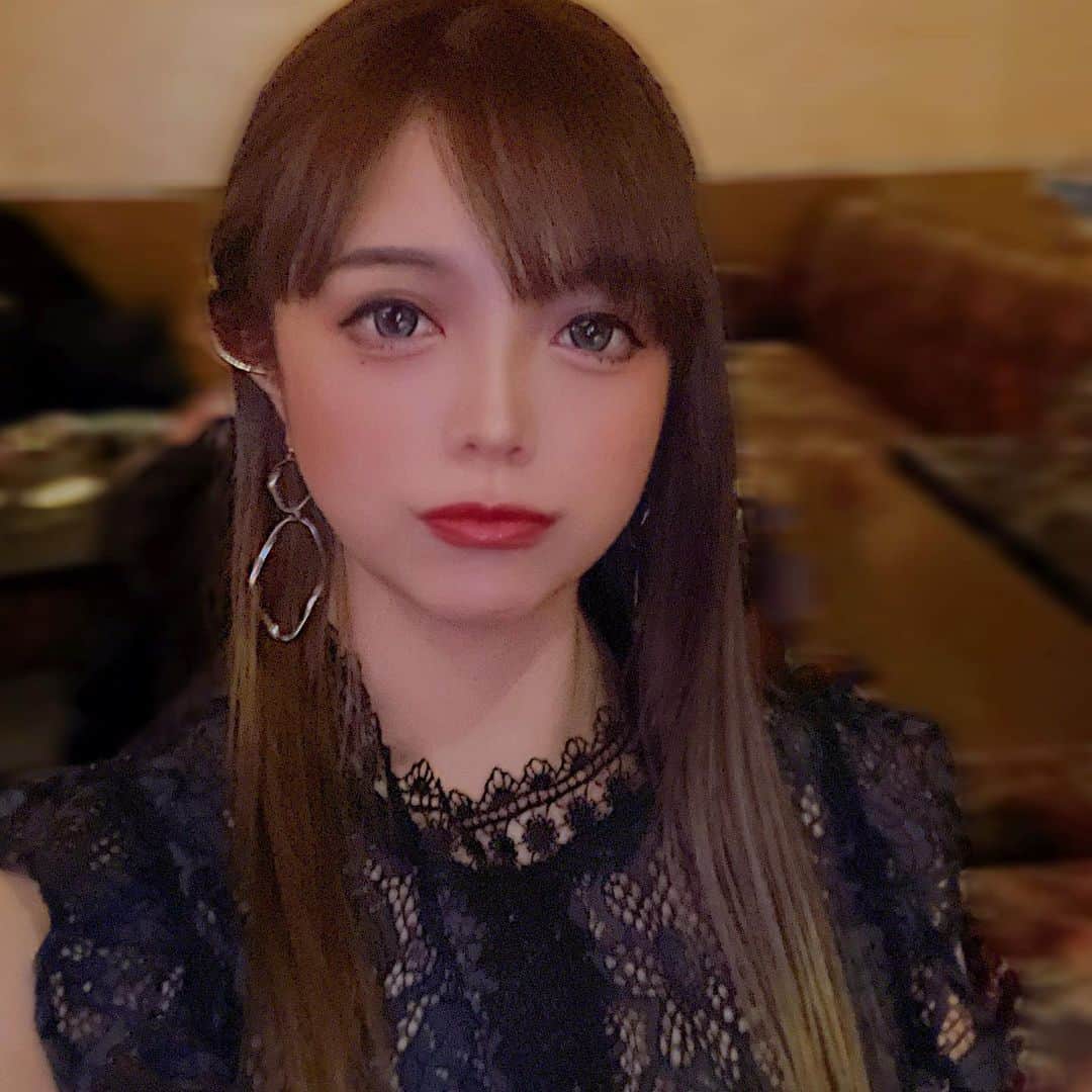 橘咲良のインスタグラム：「前髪失敗した✂️うひ♡  @roppongi_reddragon  #橘咲良 #六本木 #レッドドラゴン #roppongi #reddragon」