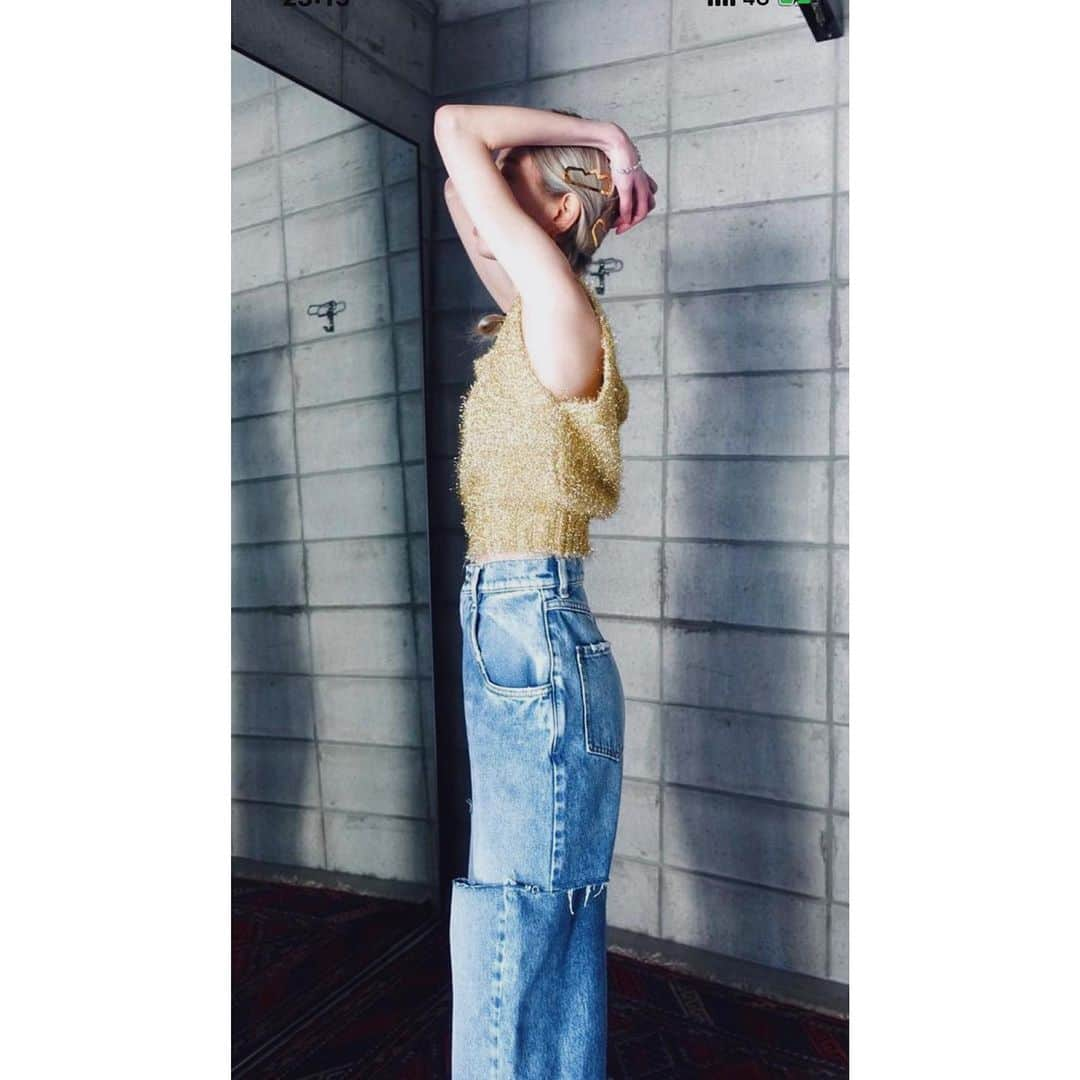 鑑田幸代さんのインスタグラム写真 - (鑑田幸代Instagram)「. maisonmargiela ❤︎❤︎ Décortiqué Asymmetric Wide leg Pants Denim jeans slash detail  . #足長効果 #シアー感有る下着+denimの組み合わせ❤︎ #maisonmargiela  #overneath #undercover  #juqui」2月17日 23時24分 - yu_ki_yoo