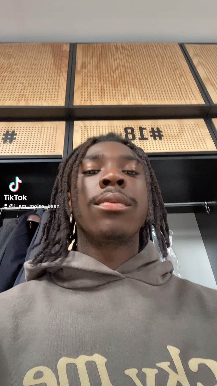 アルバロ・モラタのインスタグラム：「Tengo que mejorar chavales! 😂😃 @moise_kean @west.mckennie 😝」