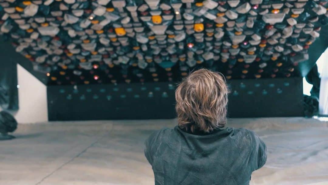 ダニエル・ウッズのインスタグラム：「Woods Board… coming soon  @menagerieclimb @formik_climb   Vid by @tradisplaid」