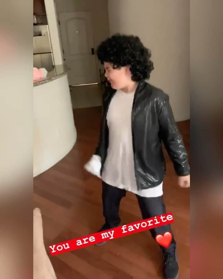 ジェサ・ヒントンのインスタグラム：「Happy Birthday Ky ❤️😭 Couldn’t have asked for a better kid / Buddy. Now time to get out of LA and celebrate you ✈️」