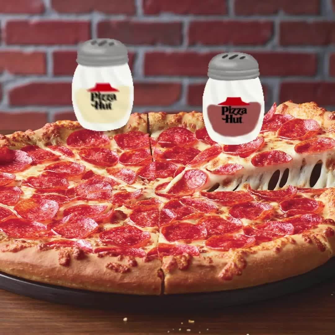Pizza Hutのインスタグラム：「Are you a parm person or a pepper flakes person? You CAN be both. It’s 2022.」