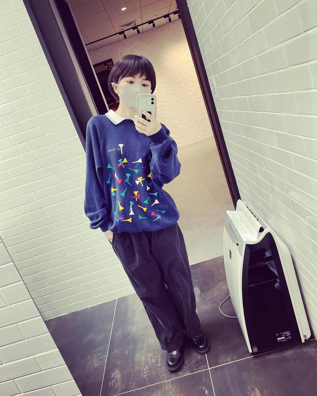 熊木杏里のインスタグラム：「気に入っている服。🏌️‍♀️  どうも、リマインダー熊木です。 20日(日)の23時からはYouTubeで 生配信です⏰20周年へカウントダウン！ お付き合いくださいませ。 楽しい時間になりますように！  チクタク…」