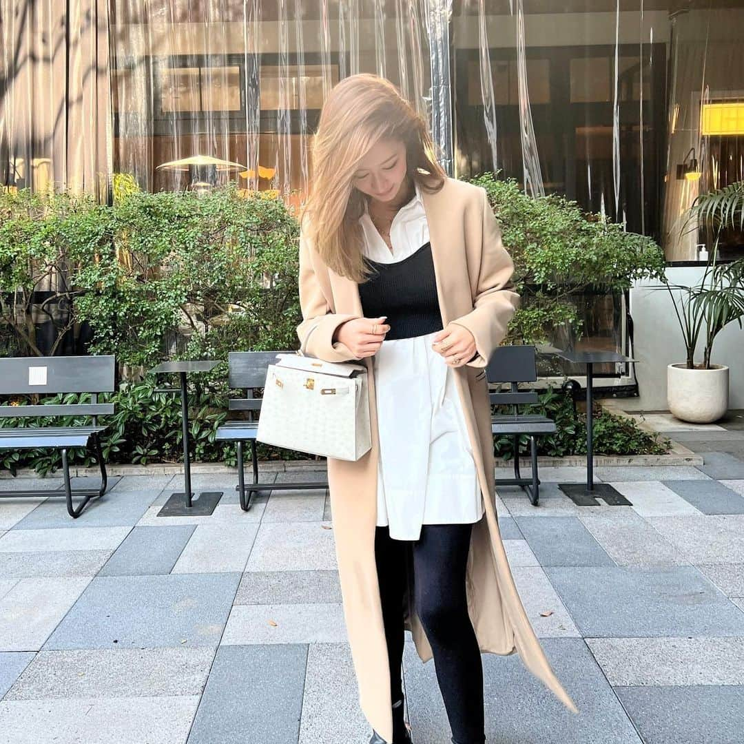 Reikaさんのインスタグラム写真 - (ReikaInstagram)「天気がいい日が多いの嬉しい❤️ #ootd コート　@therow  チュニック　@celford_official  レギンス　@uniqlo  ブーツ　@louisvuitton」2月18日 13時31分 - reikamarianna