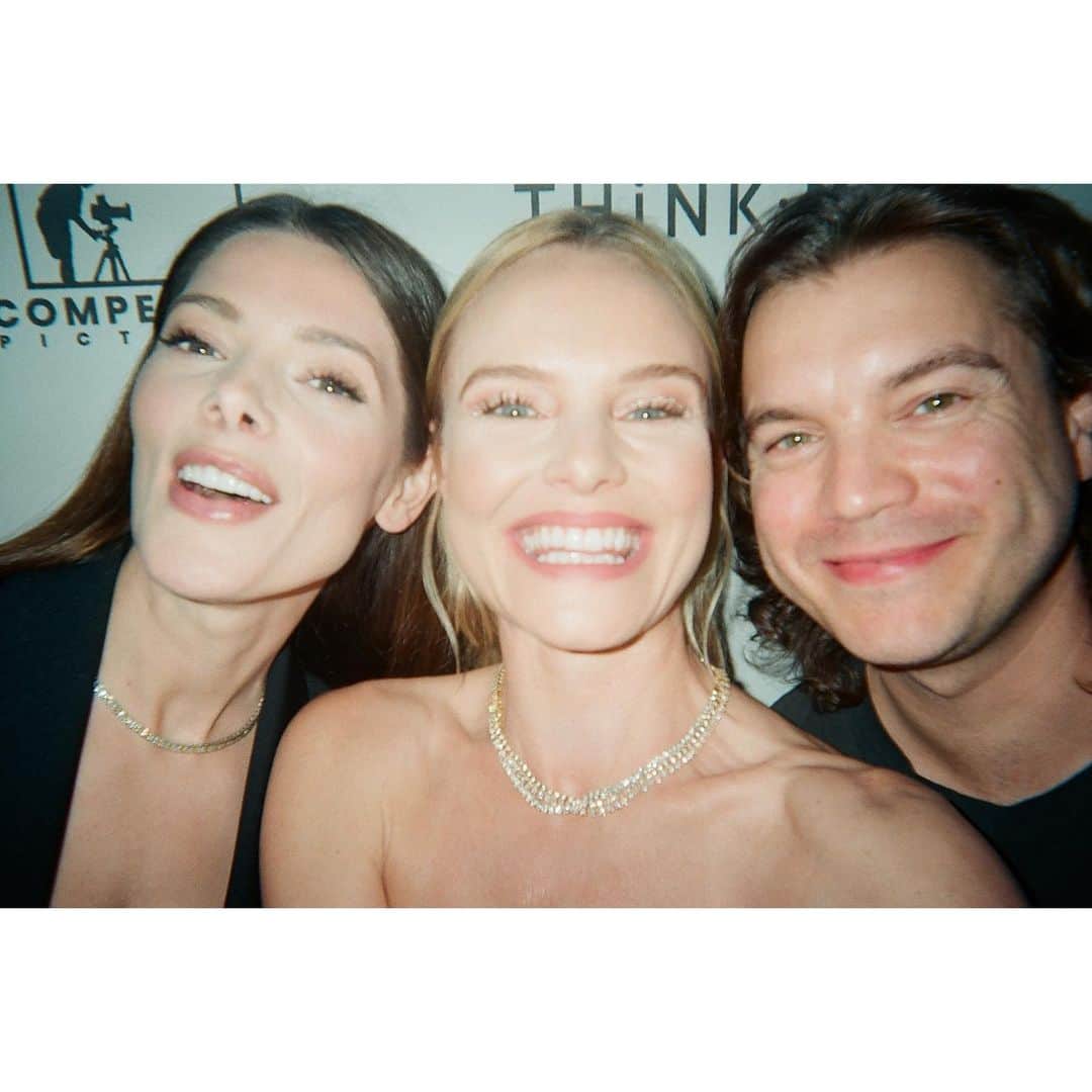 ケイト・ボスワースのインスタグラム：「Mammoth Film Fest 🎞❄️ #immaculateroom won best picture :)🏆   @emilehirsch @ashleygreene @mukundamichaeldewil  @joeldavidmoore」