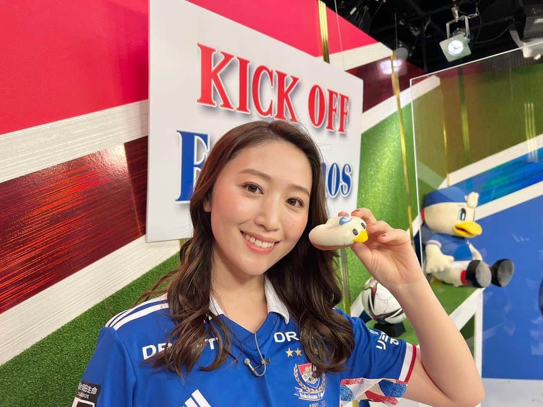 のインスタグラム：「⁡ こちらがあのＪリーグマスコット総選挙で１位に輝いたマリノス君のドーナツですよ🍩😍 スタジオで試食させていただきました😋 ⁡ かわいい、、、 けどとっても美味しいです☺️❤️笑 みなさんもぜひ明日日産スタジアムのMカフェでゲットしてくださいね〜🎵」