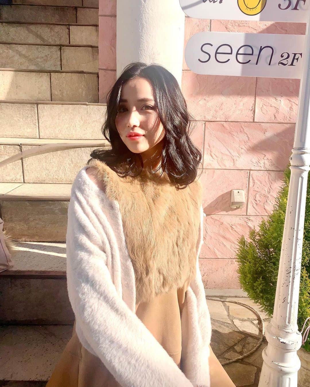 空陸海ゆきなのインスタグラム：「あんちゃんといつも行く美容室va7に♪ 今空いてる時期らしいので すぐ入れます✨✨ お店予約はDMか、ホットペッパーで✌️  表参道にあるよ💘  てつぴけんくんいつもありがとう✨ 3枚目は不審者さんです。」