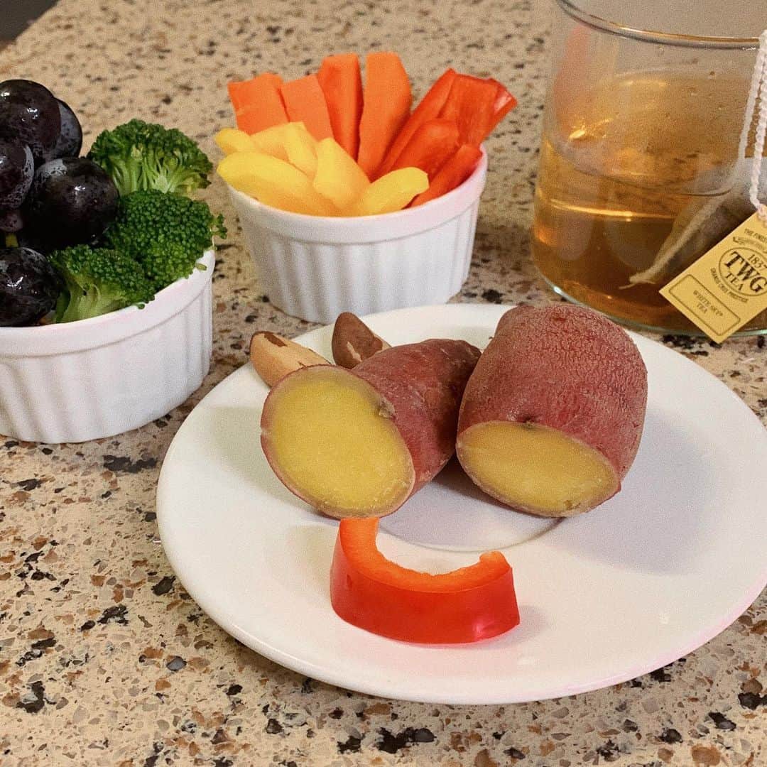 ユン・アラのインスタグラム：「다이어트식 골고루 챙겨먹기  다시 시작 🥗」