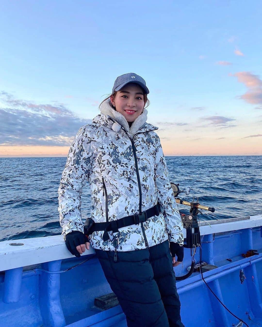 利水翔のインスタグラム：「. 2/19（土）21:00〜 『TSURI na KIBUN season2 #22』 の放送日です📺 ⁡ ゲストは三浦愛さん🥰 ⁡ ターゲットはあかむつで 中深場釣り😘 ⁡ 是非当日 チェックしてみてください♡  ウェアーはジャック🐺 インナーダウンになってて 暖かいんですよね🥺✨ ⁡ ⁡ ⁡ ⁡ ⁡ ⁡ ⁡ ⁡ ⁡ ⁡  #instdiary  #fathion #outdoor #jackwolfskin #japan #釣りウェア #アウトドアコーデ #ダウンジャケット #ジャックウルフスキン  ⁡#利水つばさ #ファインダー越しの私の世界」