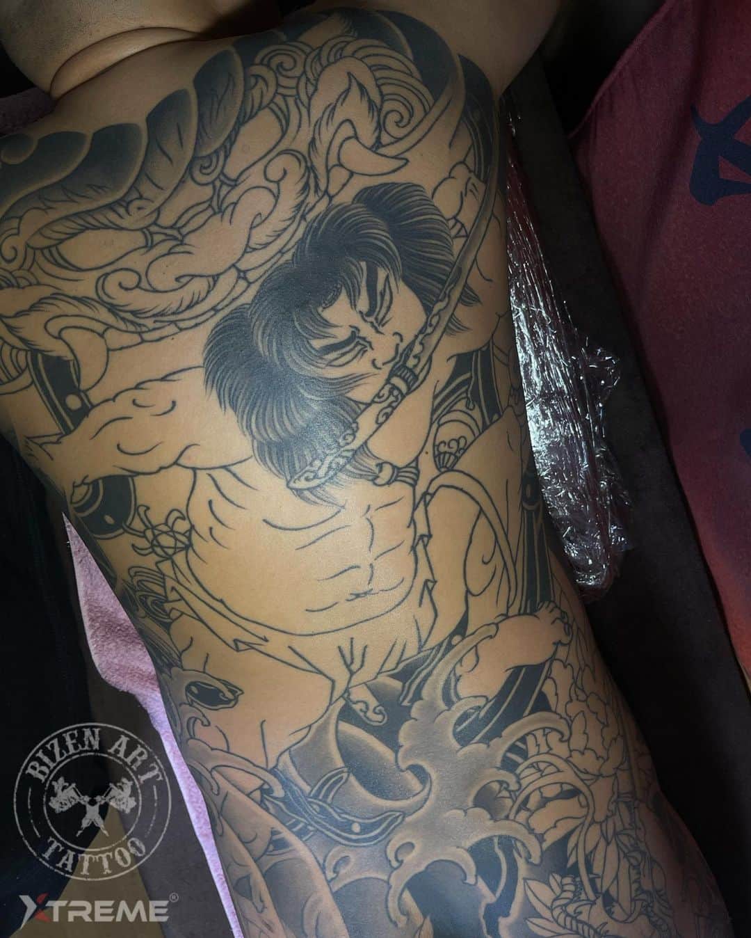 彫師美漸のインスタグラム：「途中経過 ・ #浪裏白跳張順 #水滸伝 #刺青 #彫師 #美漸 #彫師美漸 #表参道 #原宿 #原宿タトゥー #タトゥー #東京タトゥー #Bizenarttattoostudio #tokyo #tattoo #art #fashion #bizenart #bizen #문신　#Bizentattoo  #tattooer #tattooist #tattooartist #tattooart #tattooshop #japanesetattoo #suikoden」