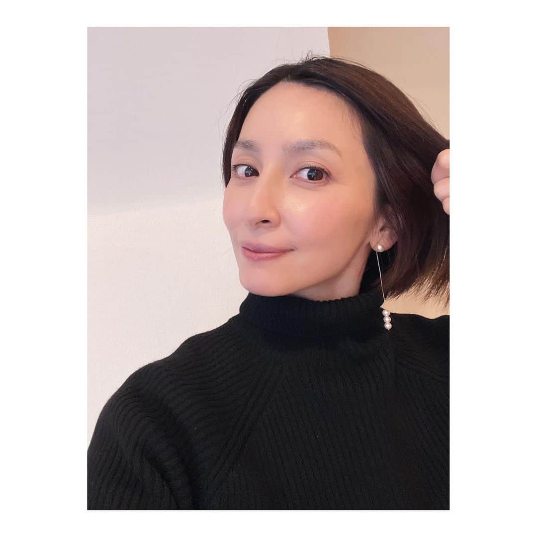 奥菜恵さんのインスタグラム写真 - (奥菜恵Instagram)「無事、ただいまー‼️ 今日もとーーーっても楽しくお仕事をさせていただきました。 オーダーで作ったピアスの3連パール垂れ下がりキャッチ、ついに出番がきて大満足。  #楽しい1日  #お疲れ様でした」2月18日 18時27分 - megumi_okina