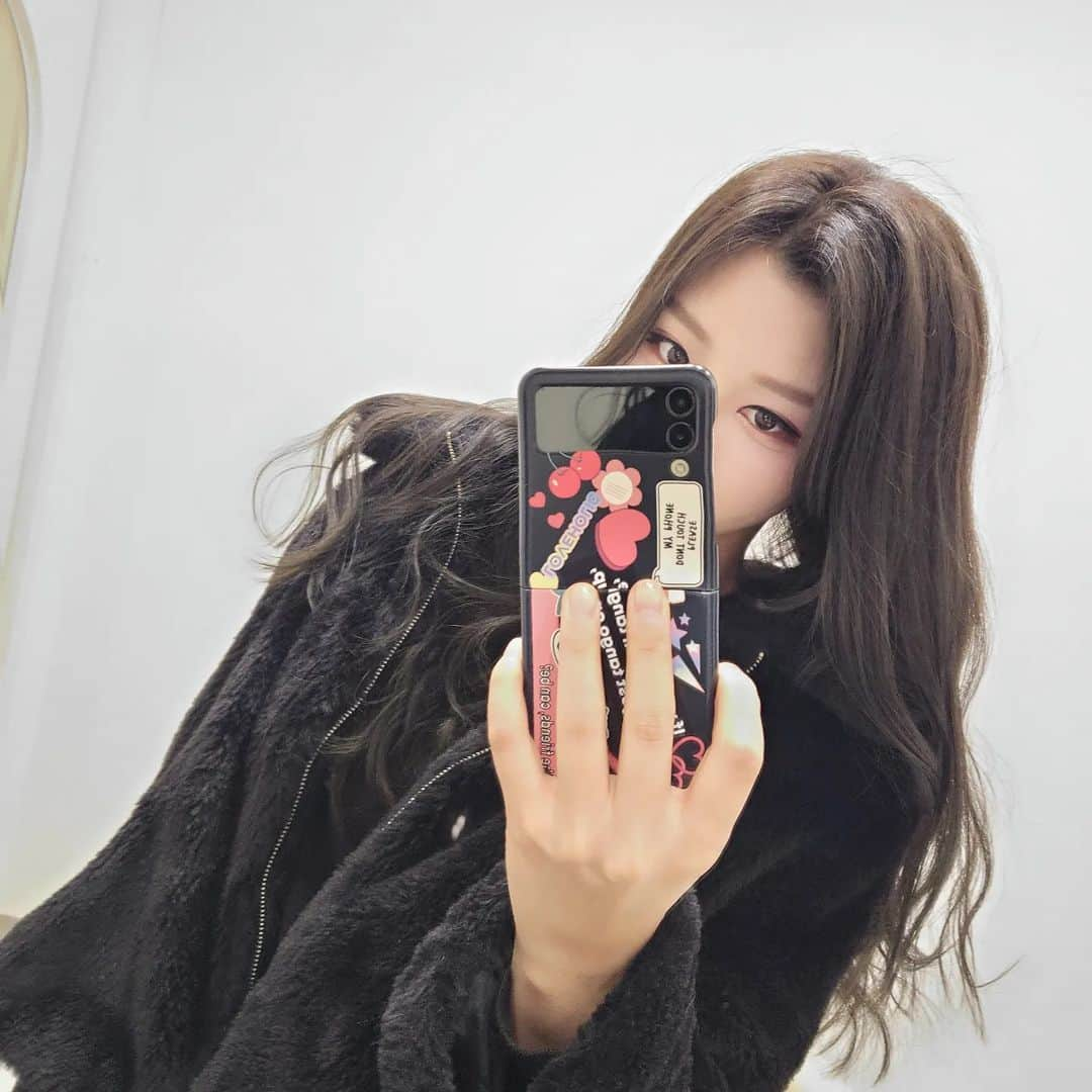 キム・スヒョンのインスタグラム：「염색 커트 숑숑💇‍♀️❤  #송도마끼에」