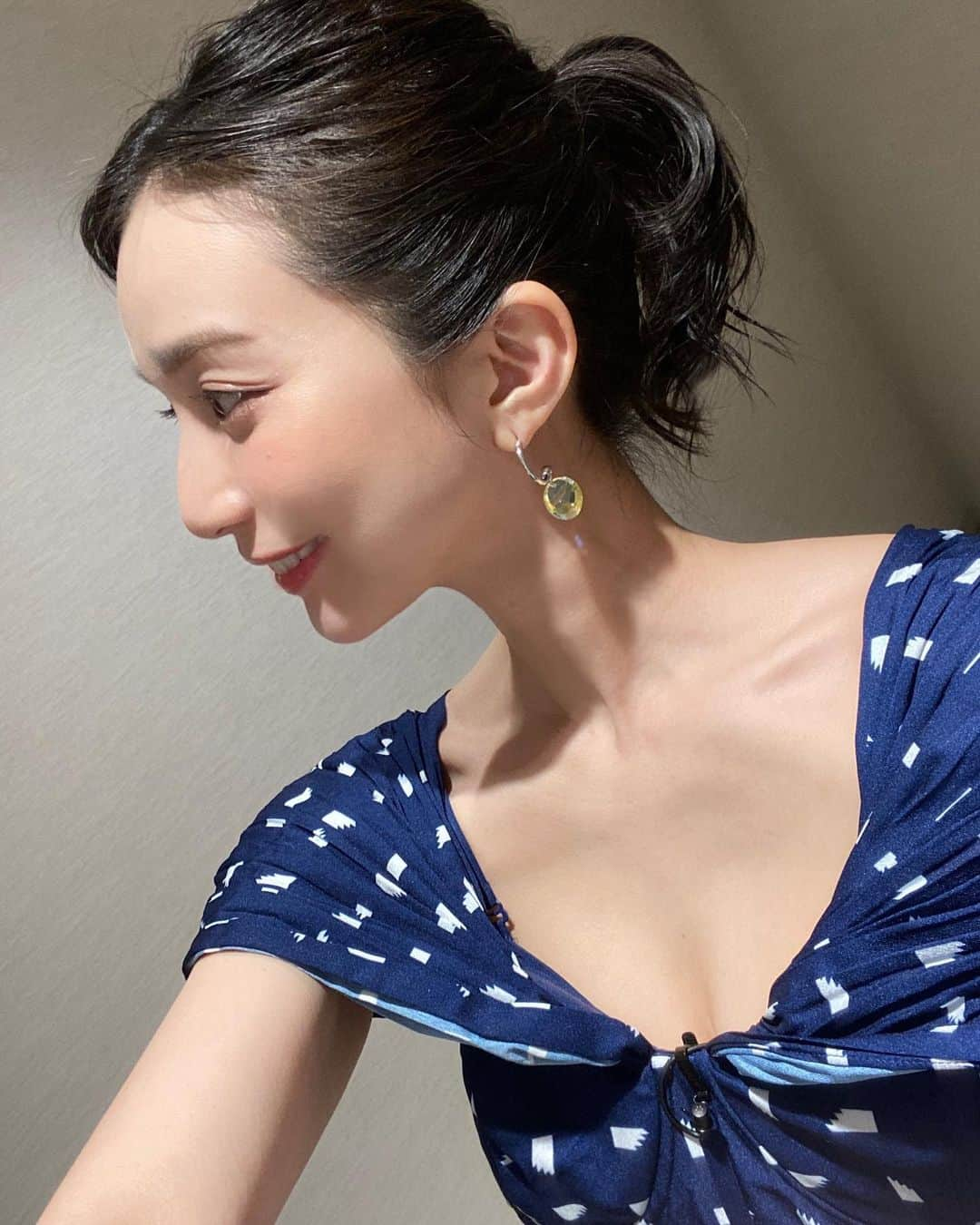 芹那さんのインスタグラム写真 - (芹那Instagram)「#ポニーテール できた🐎🎀  jewelry💎 @abiste_official   ずっと日本語を話さず終わった 収録だったよ🥸💫💫💫  スパ☆コン　@supacon_sankeiengineering  最終話見ていただけましたでしょうか❔コンプ君の結婚式にビルゲッツさんやスティーヴダイジョーブッスさん烏龍マスクさん豪華な方々が来てくださって#コンタクトプローブ ってすごいんだなぁ🥰どんな場にもなくてはならない存在#世界の中核 👏🏻です　@sankeiengineering」2月18日 20時22分 - serinaofficial