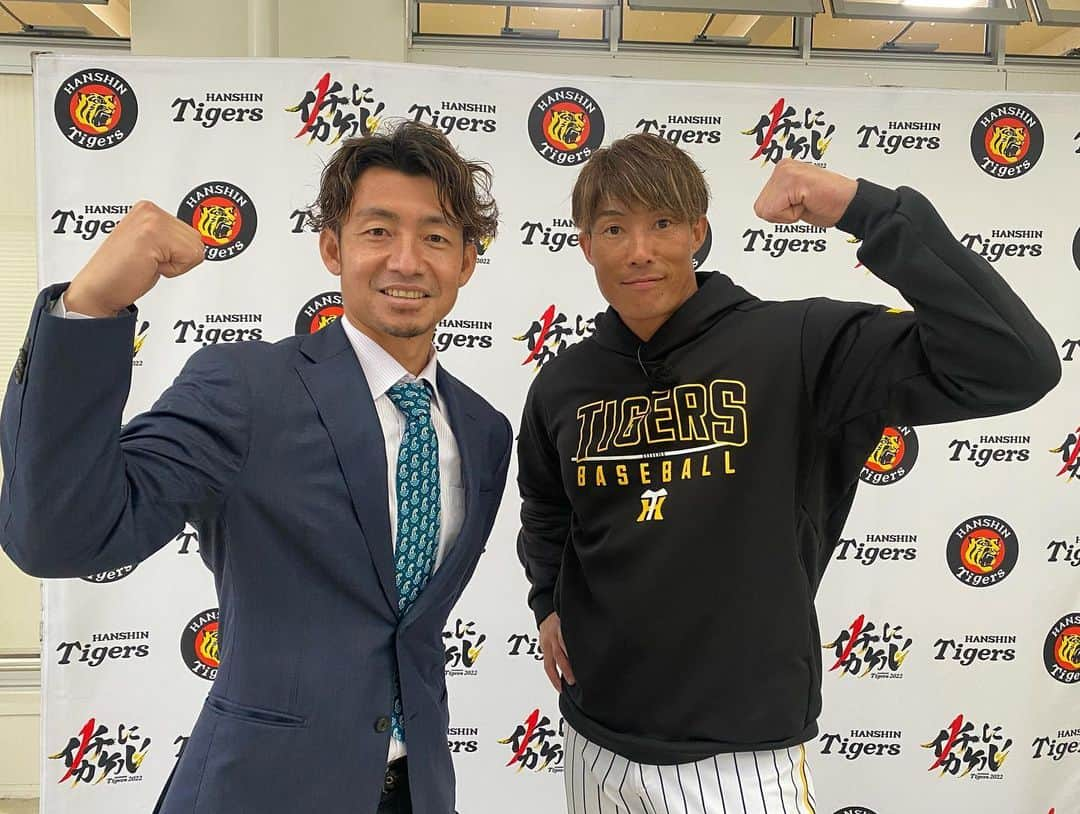 阪神タイガースさんのインスタグラム写真 - (阪神タイガースInstagram)「糸井選手が阪神OBの鳥谷さんと朝日放送の番組「キャスト」の企画で対談しました！ 28日放送予定ですので、関西にお住まいの方は是非ご覧下さい！  #糸井嘉男 選手 #鳥谷敬 さん #キャスト #阪神タイガース #イチにカケル！」2月18日 20時53分 - hanshintigers_official