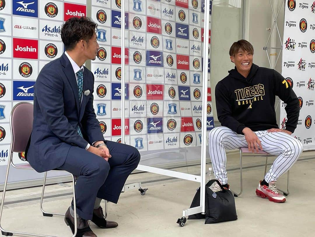 阪神タイガースさんのインスタグラム写真 - (阪神タイガースInstagram)「糸井選手が阪神OBの鳥谷さんと朝日放送の番組「キャスト」の企画で対談しました！ 28日放送予定ですので、関西にお住まいの方は是非ご覧下さい！  #糸井嘉男 選手 #鳥谷敬 さん #キャスト #阪神タイガース #イチにカケル！」2月18日 20時53分 - hanshintigers_official