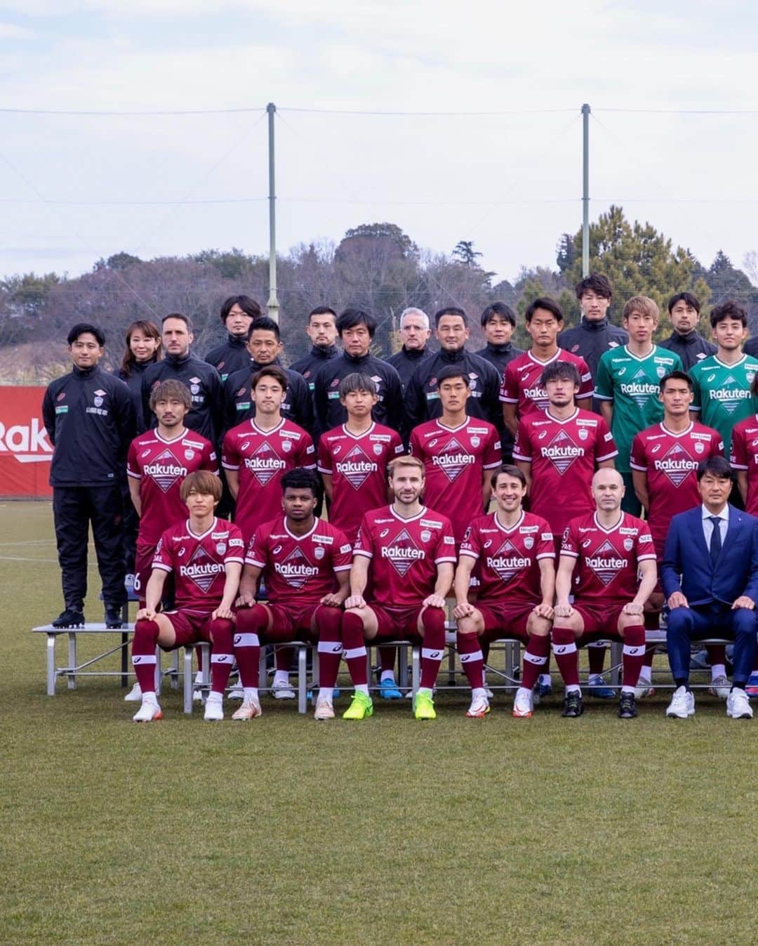 ボージャン・クルキッチのインスタグラム：「A new season starts tomorrow. Big challenges ahead and this team will compete together every day to achieve the greatest possible objectives. Excited 🙌🏻  Mañana empieza una nueva temporada. Grandes retos por delante donde todo este equipo va a competir unido cada día para conseguir los mayores objetivos posibles. Ilusión 🙌🏻」