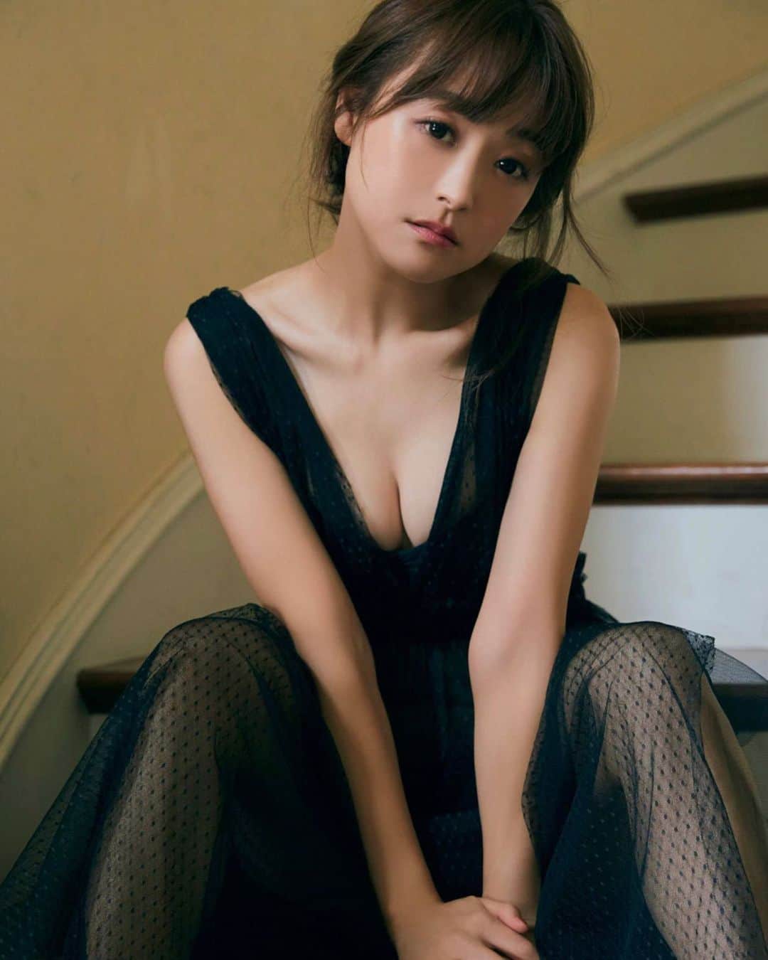 鈴木奈々　写真集 鈴木奈々さんのインスタグラム写真 - (鈴木奈々Instagram)「. 初写真集はNGカットなしで挑戦しました！ amazonで予約受付中です♡  楽天でも予約受付中です♡ #NGなし #初めての写真集 #3月8日発売予定です #予約発売中✨」2月18日 21時19分 - nana_suzuki79