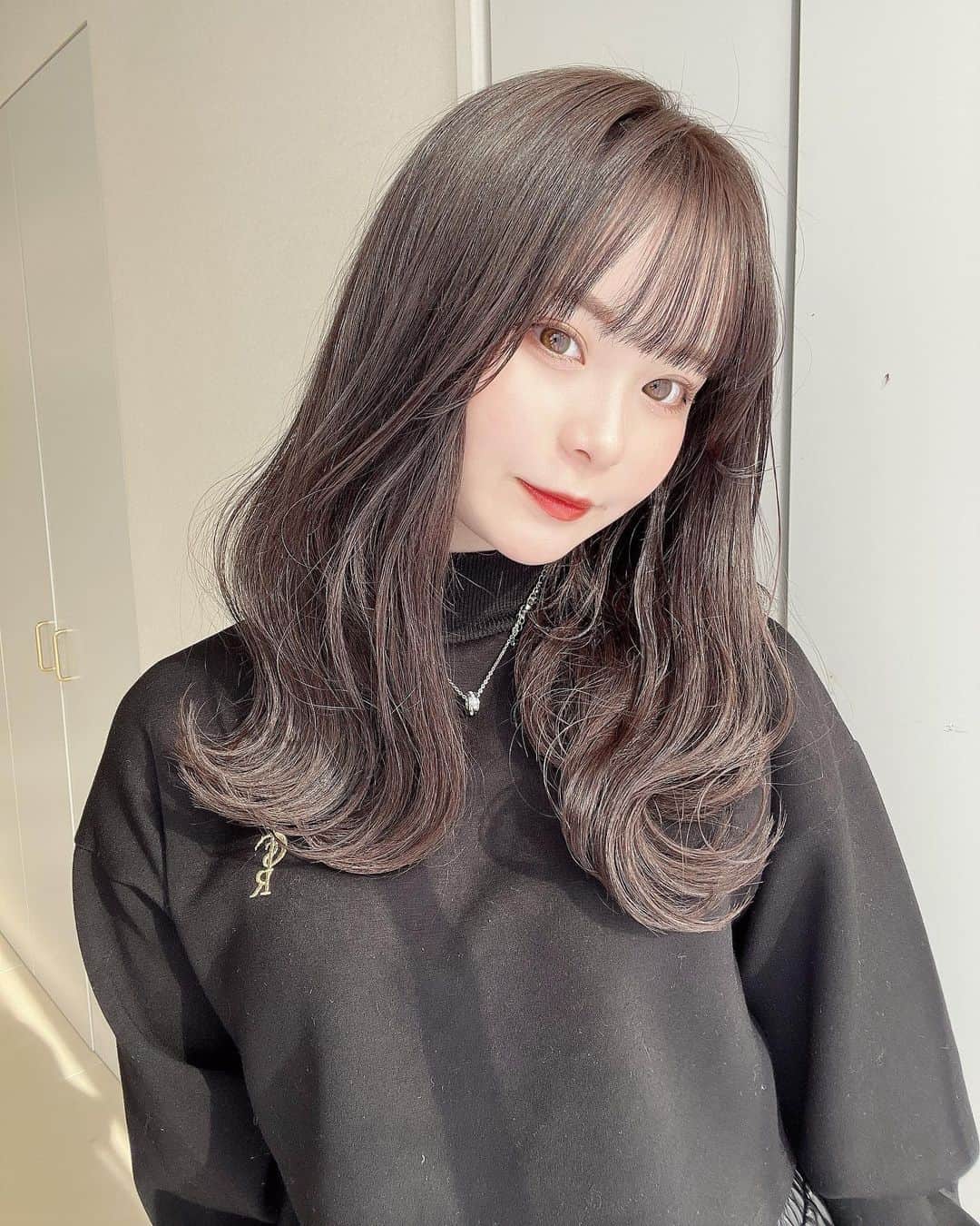 桜さんのインスタグラム写真 - (桜Instagram)「先日 @kyohei_konishi さんの所で少し髪暗くしたよ🪄🪄 有難うございました💕💕💕」2月18日 21時11分 - sakura_0808_