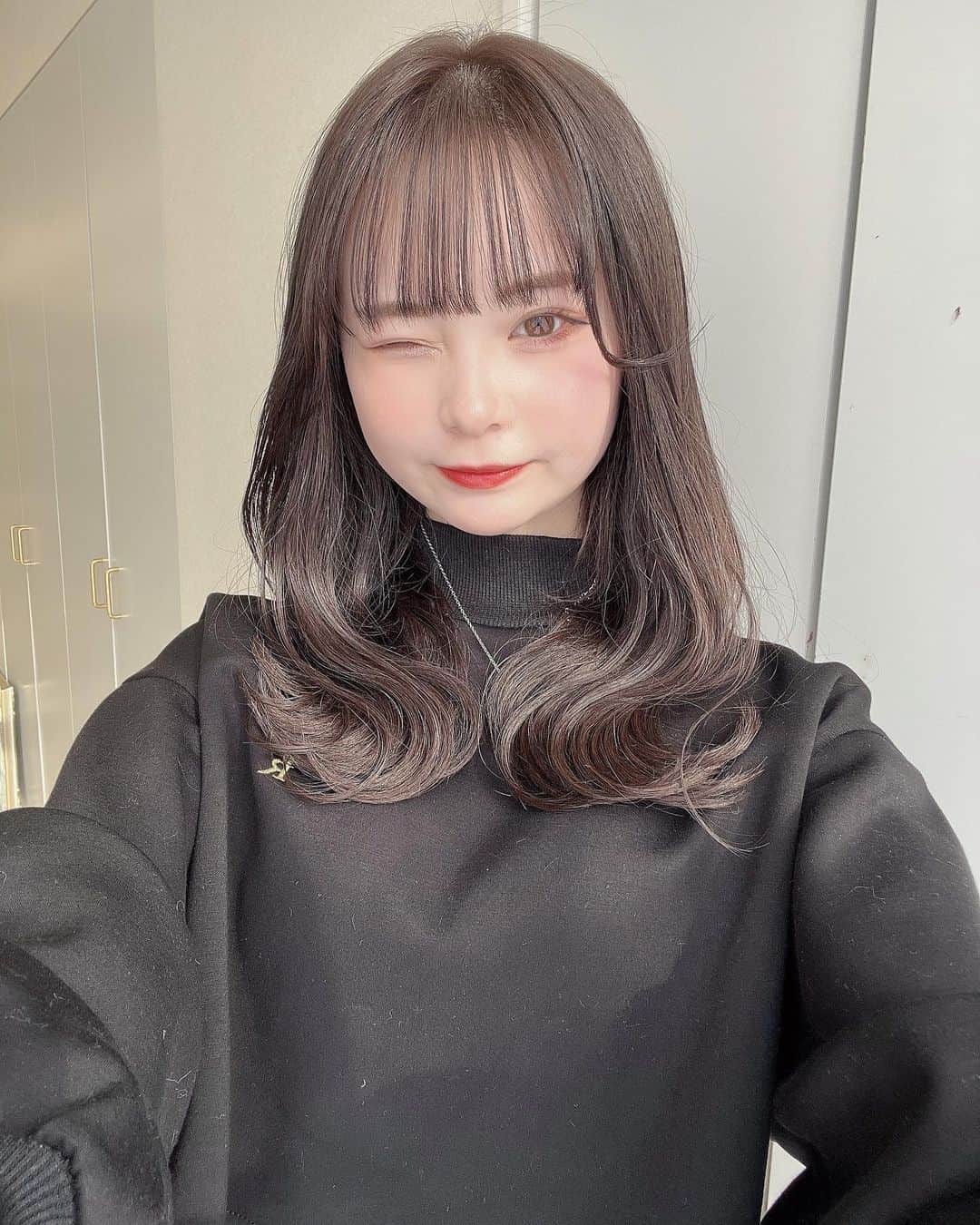 桜さんのインスタグラム写真 - (桜Instagram)「先日 @kyohei_konishi さんの所で少し髪暗くしたよ🪄🪄 有難うございました💕💕💕」2月18日 21時11分 - sakura_0808_