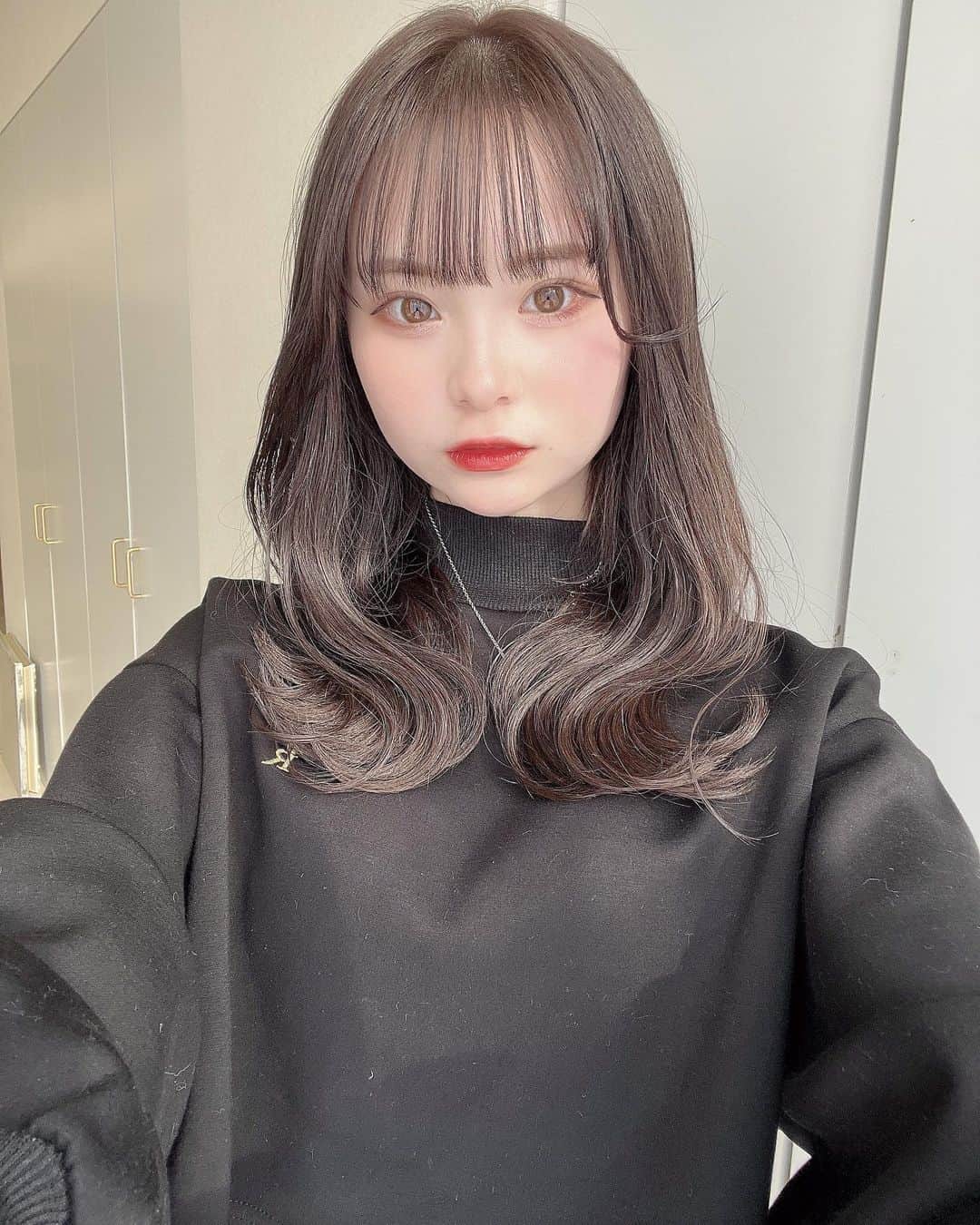 桜さんのインスタグラム写真 - (桜Instagram)「先日 @kyohei_konishi さんの所で少し髪暗くしたよ🪄🪄 有難うございました💕💕💕」2月18日 21時11分 - sakura_0808_