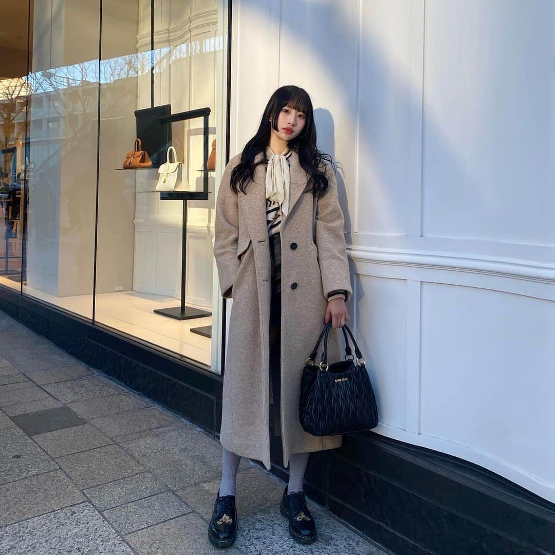 藤川らるむさんのインスタグラム写真 - (藤川らるむInstagram)「#らるむぅのこーで ⁡ coat ▹▸ #moussy bag▹▸ #miumiu shoes ▹▸ #Dr.Martens ⁡ ⁡ ⁡ ⁡ ⁡ ⁡ 여자 #followｍe #follower #女孩 #섹시한 #fashion #ınstagood #photooftheday #art #cute #style #me #패션스타그램 #セルフィー #igersjp #น่ารักจัง #ใสใส#สคใส #ยิ้ม #คําคม  #สาวออฟฟิต#ถกและดีมือนจริง #สาวออฟฟิศ #姫カット #harajuku #ミュウミュウ #黒髪ロング」2月18日 21時27分 - ralumu_00