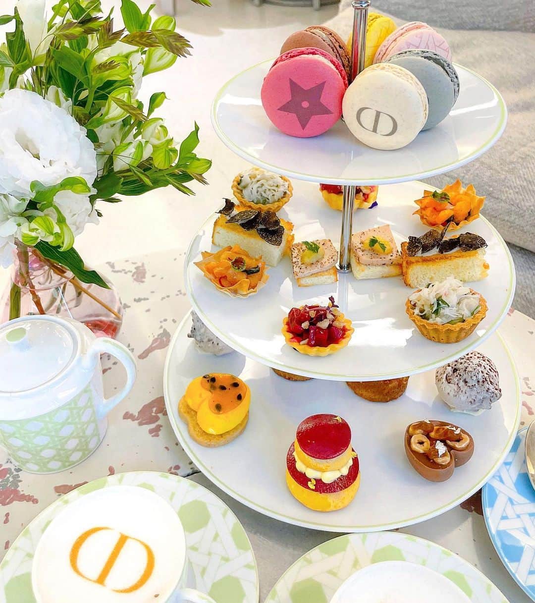 あやちゃんさんのインスタグラム写真 - (あやちゃんInstagram)「Dior Cafe .｡o♡ 念願のアフタヌーンティー☕︎︎‎𓂃 ...