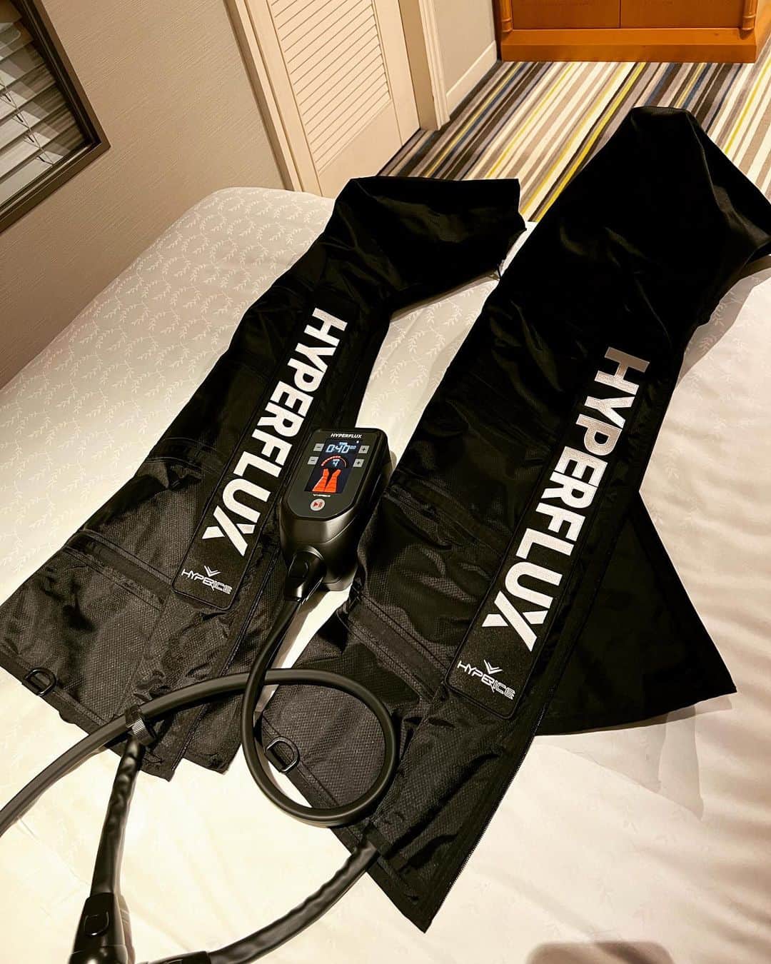 中村晃のインスタグラム：「リカバリーに👍 寝る前に。  #HYPERFLUX #ハイパーフラックス #リカバリー #クールダウン」