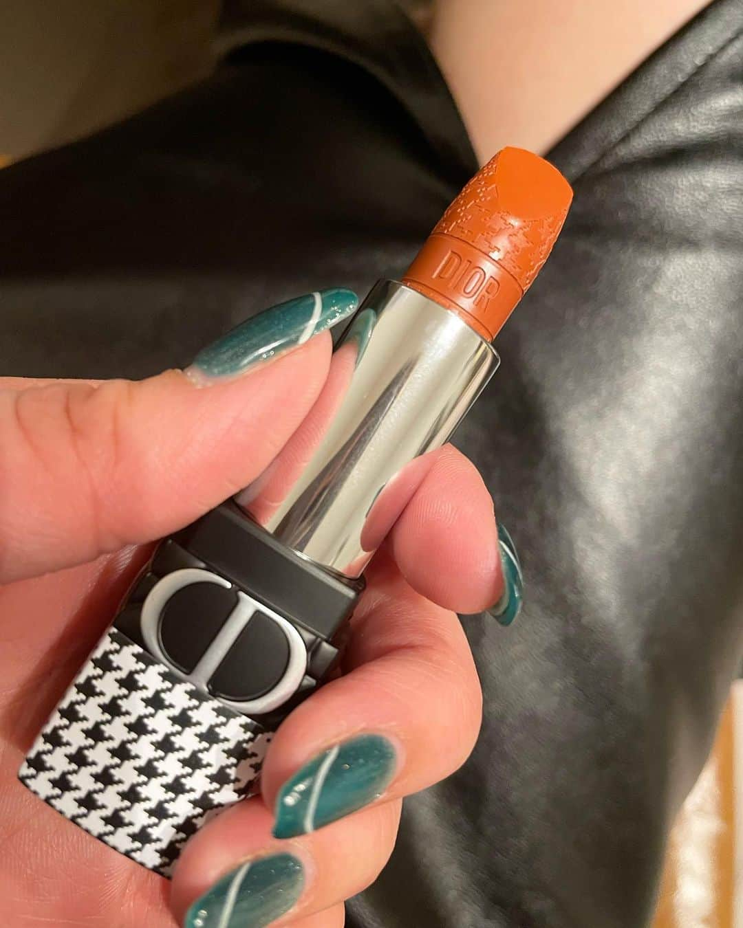 MAYAのインスタグラム：「ケース欲しさにリップの色も可愛すぎ🧡 . . #dior #diormakeup #ルージュディオール #ニュールック #312」