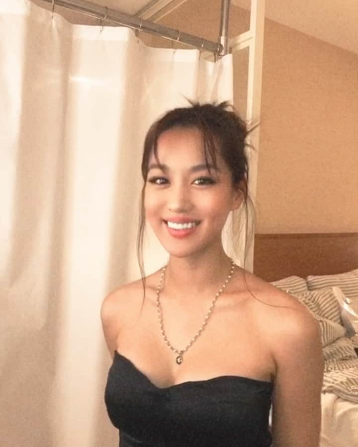 キム・ヒジョンのインスタグラム：「Let’s wait awhile💫」