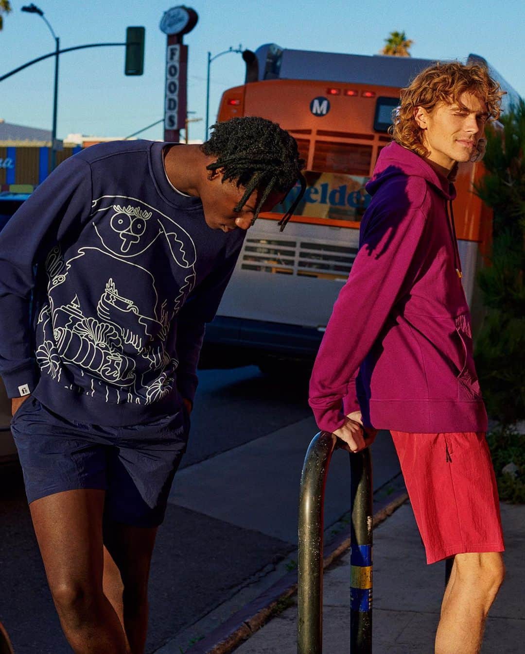 Wal-Mart Stores, Incさんのインスタグラム写真 - (Wal-Mart Stores, IncInstagram)「Introducing Bonobos Fielder, from our friends at Team @Bonobos ☀️⛵️ Head to our stories to shop this new line of streetwear + athleisure inspired styles designed for the anytime explorer. #Streetleisure #WalmartFashion #BonobosFielder」2月19日 8時11分 - walmart