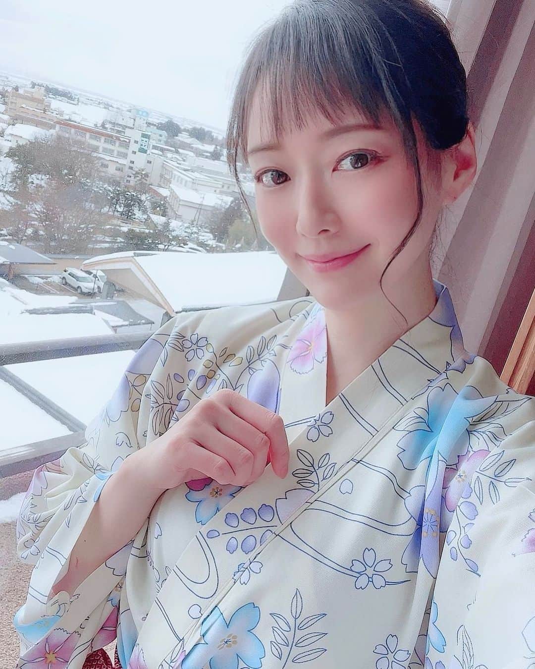 のインスタグラム：「👘  浴衣♨️😌💓  お着物や浴衣👘大好き✨  いつも思うけど 仕事ができる人は メールの返信が本当に早い‼️  たまにはドレスアップして 夜景の綺麗な所でデートしたいなぁ🥂  スカイツリーの634行きたい💕  #吉山りさ #美容 #浴衣  #👘  #フリーモデル #女子旅 #一人旅 #モデル #model #Japanese #溫泉 #バスタオル女子 #温泉 #温泉ソムリエ #温泉モデル #温泉女子 #hotsprings #温泉旅館 #bañarse #写真 #写真撮影 #撮影モデル #모델#photography #温泉旅行 #旅行 #旅 #撮影 #スカイツリー」