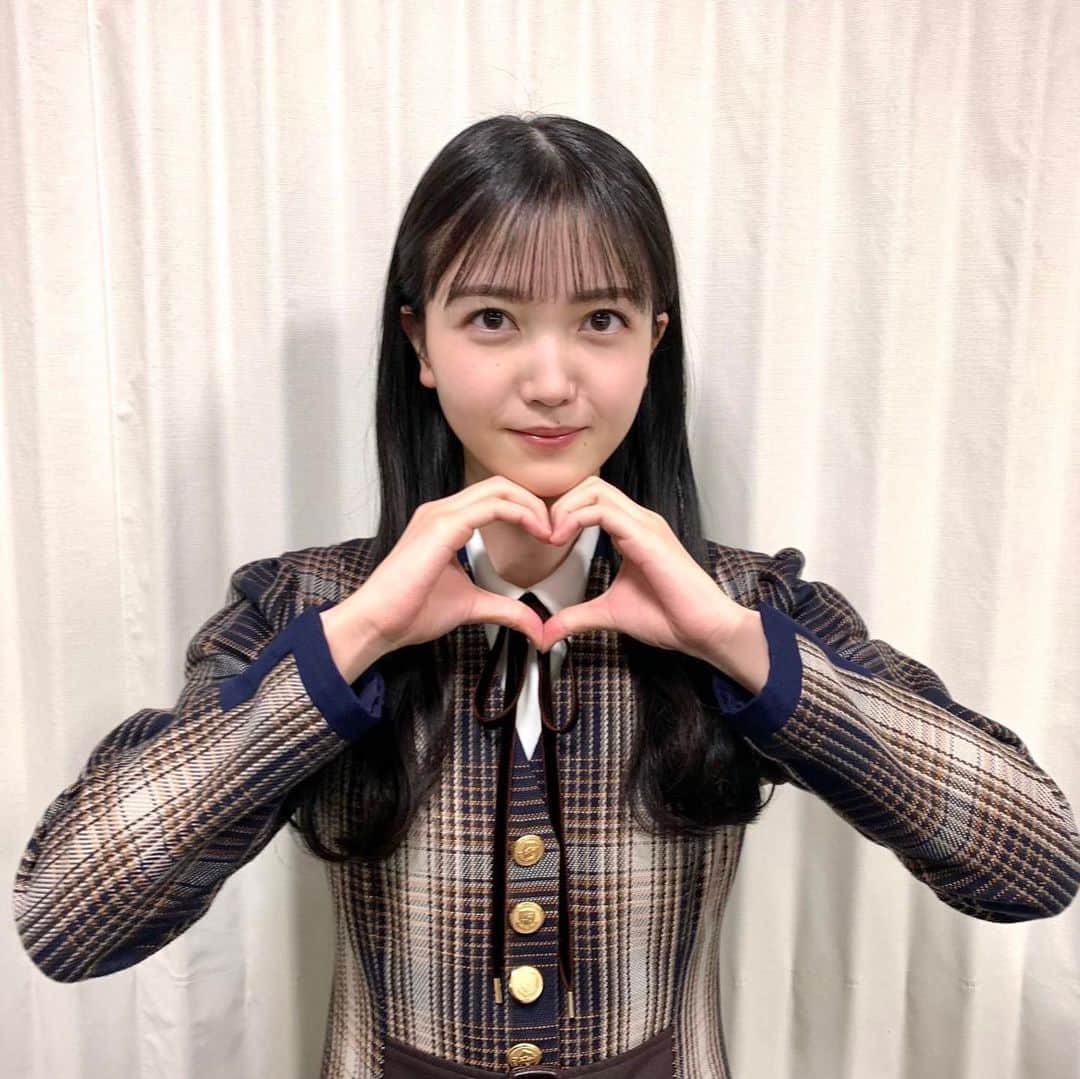 久保史緒里ファンアカウントのインスタグラム：「愛が強い久保史緒里さん #乃木坂46 #久保史緒里 #久保ちゃん #毎日久保史緒里 #久保ちゃん白すぎ可愛すぎ  #久保史緒里さんしか #毎日がkuboshioriday」