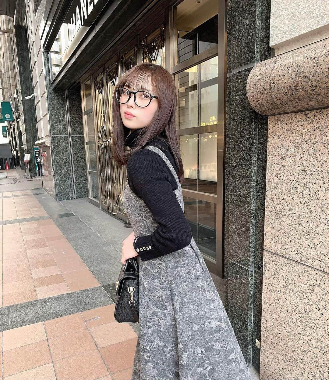 山内祐奈のインスタグラム：「🗝💞 髪の毛長いときの方が大人だぁ~って思ったけど 3枚目みるといつものわたしだった🙊 #onepiece #code  #🕊  #ゆなすたぐらむ❤︎」