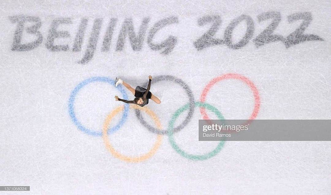 イェニー・サーリネンのインスタグラム：「Dreamt of this moment since I was a little girl. Couldn’t be more happier and proud of my journey so far. Still knowing that the best is yet to come and that I truly skate for myself. 💙🖤❤️💛💚  Thank you for the support and kind messages!💖」