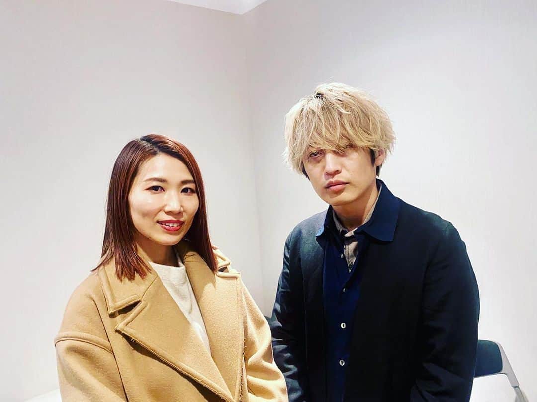 のインスタグラム：「「グッバイ、ドン・グリーズ！」監督のいしづかあつこさんと。 もはやちょっとドン・グリーズファンです。 ノベライズも読みたいですね。  #グッバイドングリーズ #alexandros #rocktheworld #みんなでロックザ」