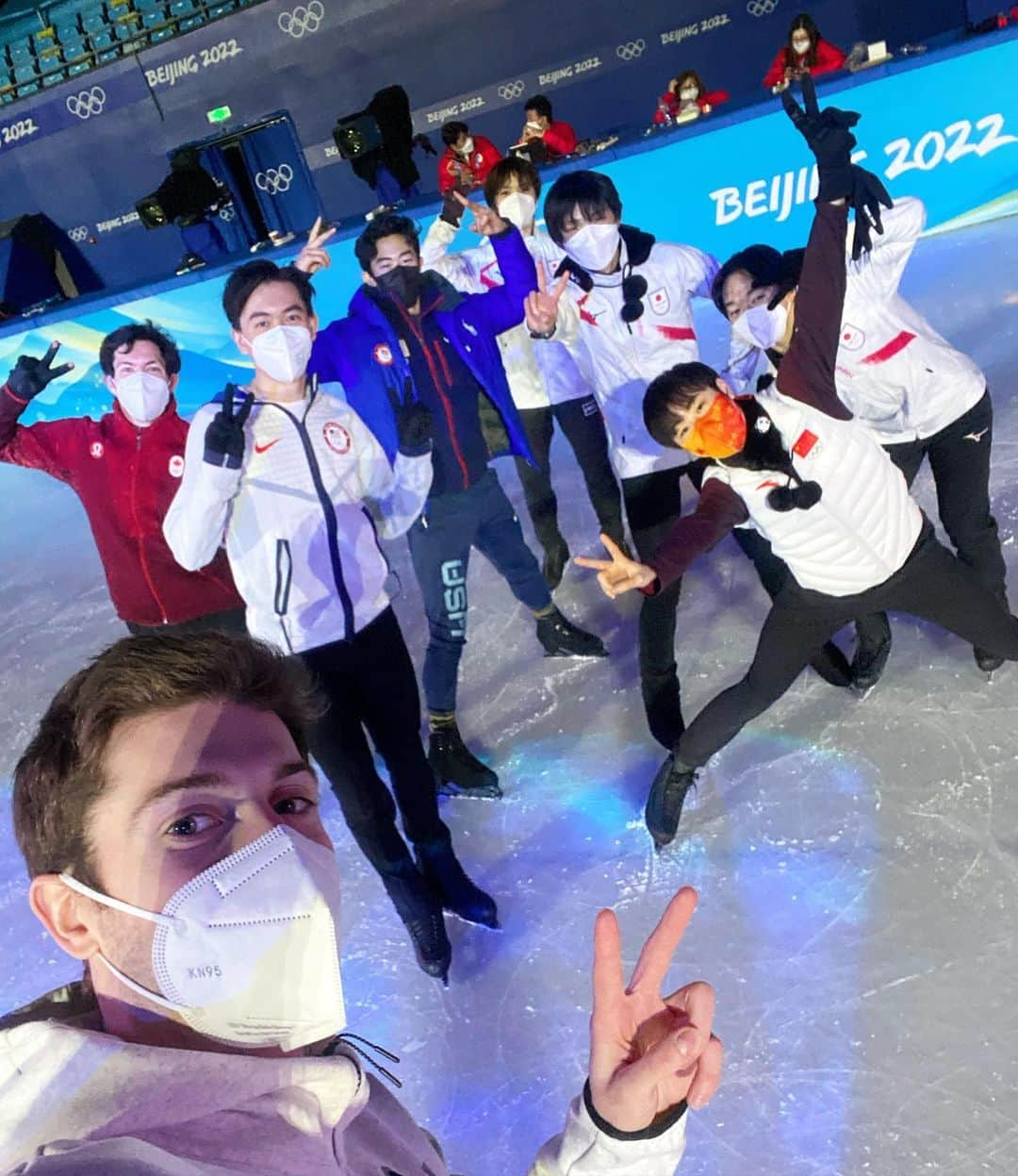 モリス・クヴィテラシヴィリのインスタグラム：「Only men 😁🤟🏻  #moriskvitelashvili #nathanchen #yuzuruhanyu #shomauno #keeganmessing #yumakagiyama #boyangjin #vincentzhou」