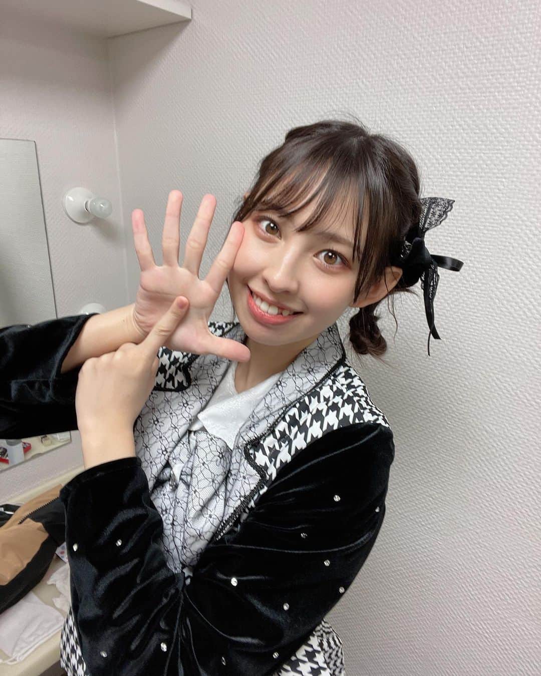 のインスタグラム：「マジカル・パンチライン結成6周年迎えました！ 皆さんの日頃からの応援のおかげです！！ 7年目も皆さんの毎日をキラハピ！に彩れるように アイドル人生頑張ります！！！！  まずは！2/23 ワンマン！がんばる！」